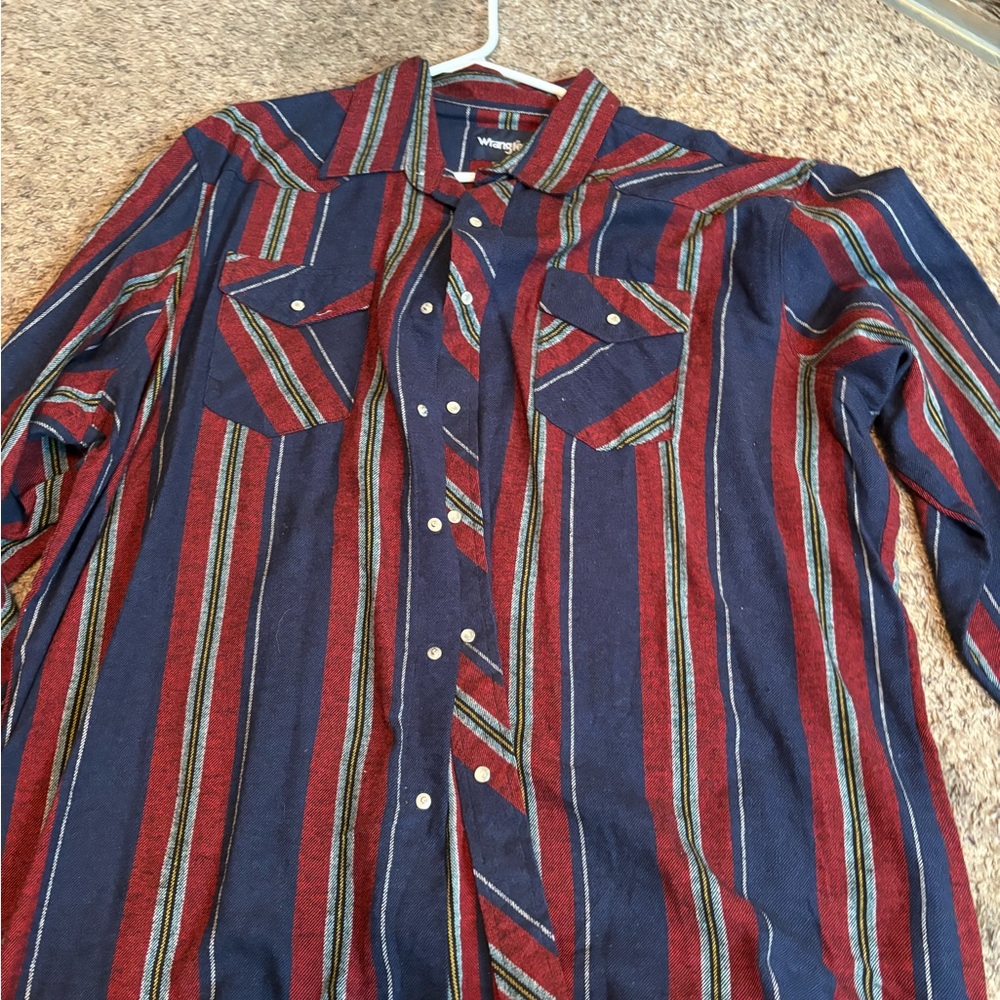 Wrangler Men's Casual Blue and Red Striped Shirt